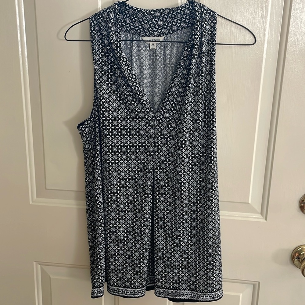 Max Studio sleeveless shirt. Womens Medium. Very comfortable